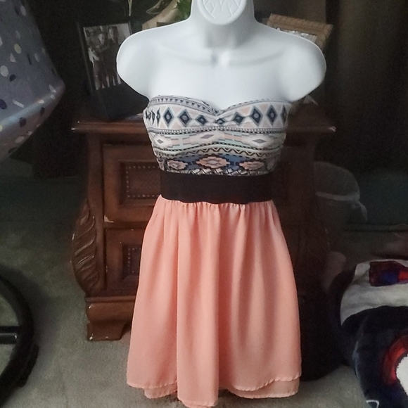 Rue21 Dresses & Skirts - 👗Woman size Lg Strapless Dress👗
